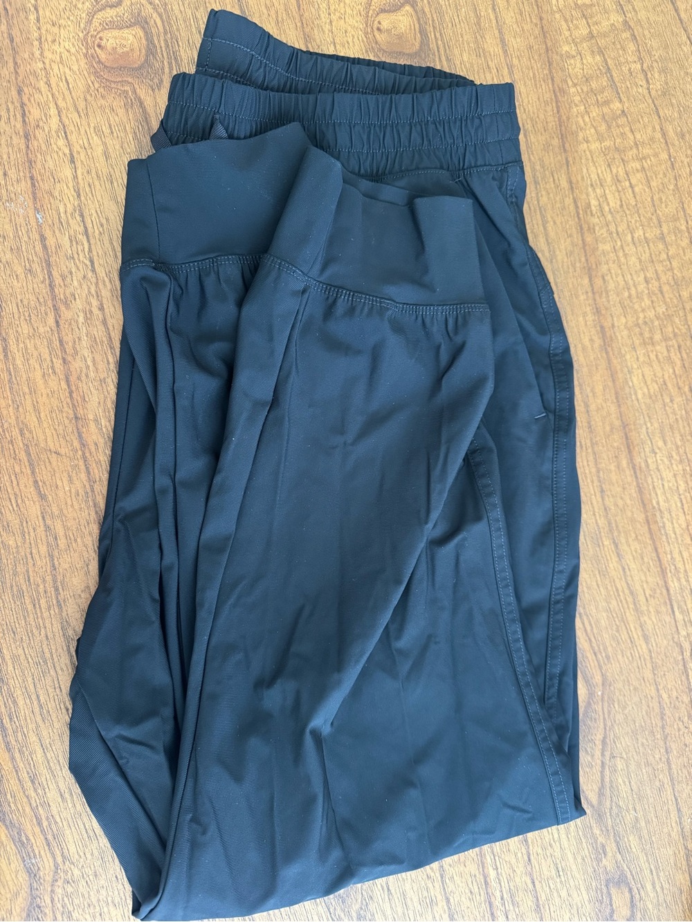 Old Navy Women’s Joggers - Sleektech fabric in black